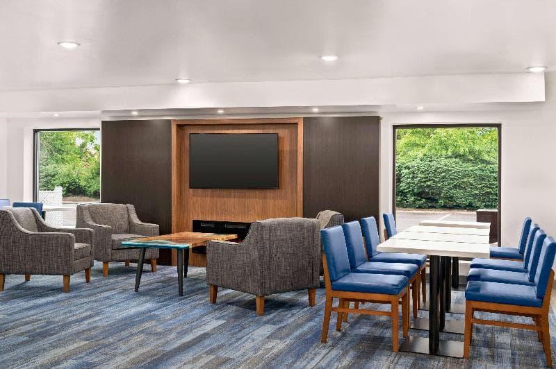 La Quinta Inn by Wyndham Columbus Dublin 5