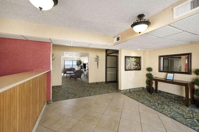 Days Inn by Wyndham Daytona Oceanfront 2