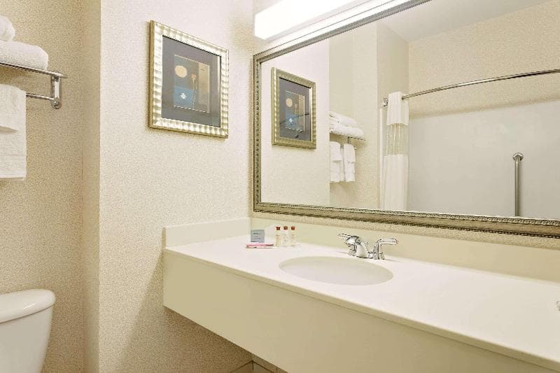 Wingate by Wyndham Destin 3