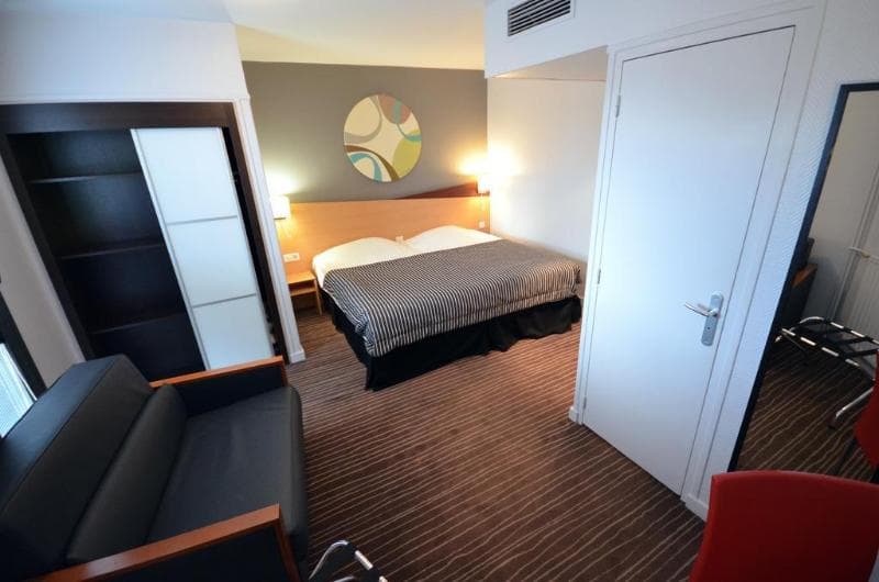 Hotel Kyriad Dijon - Gare photo 1