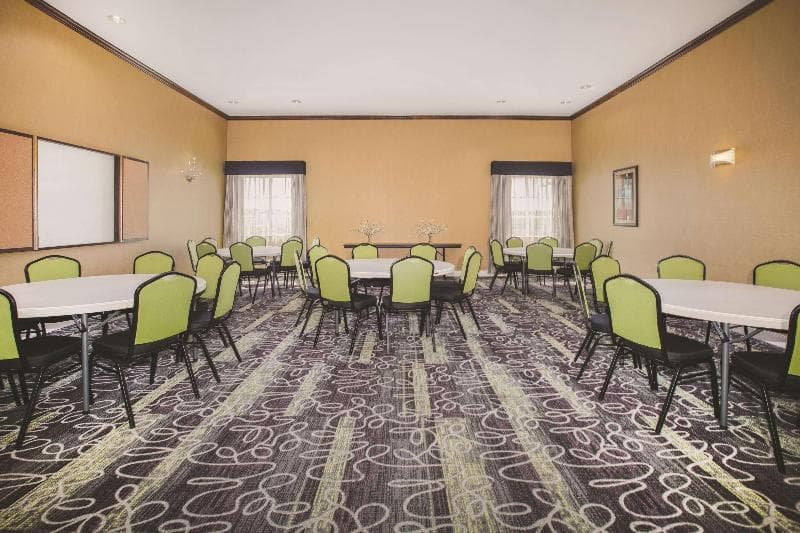 Baymont by Wyndham Dallas South-DeSoto photo 1