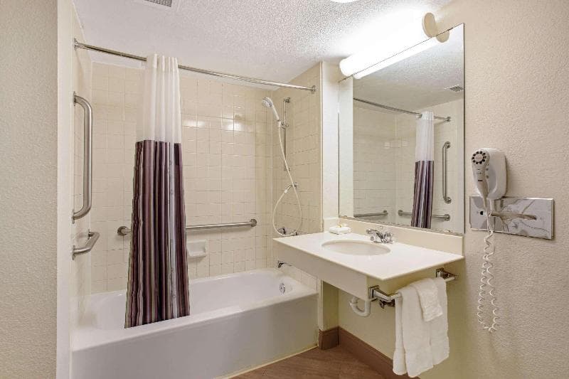 La Quinta Inn by Wyndham Denver Golden 4