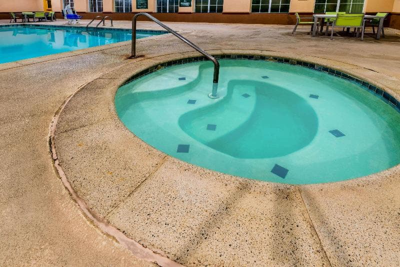 La Quinta Inn & Suites Dfw Airport West Bedford 4