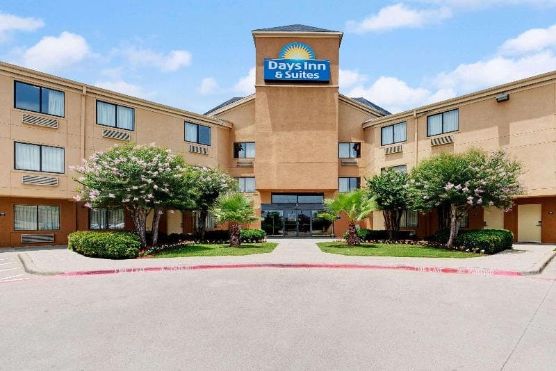 Days Inn & Suites By Wyndham Desoto 5