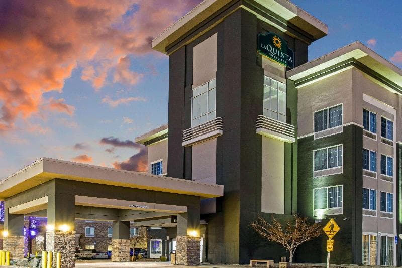 La Quinta Inn & Suites by Wyndham Denver Gateway Park 5