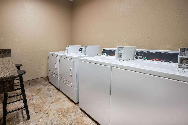 La Quinta Inn & Suites By Wyndham Eugene 4