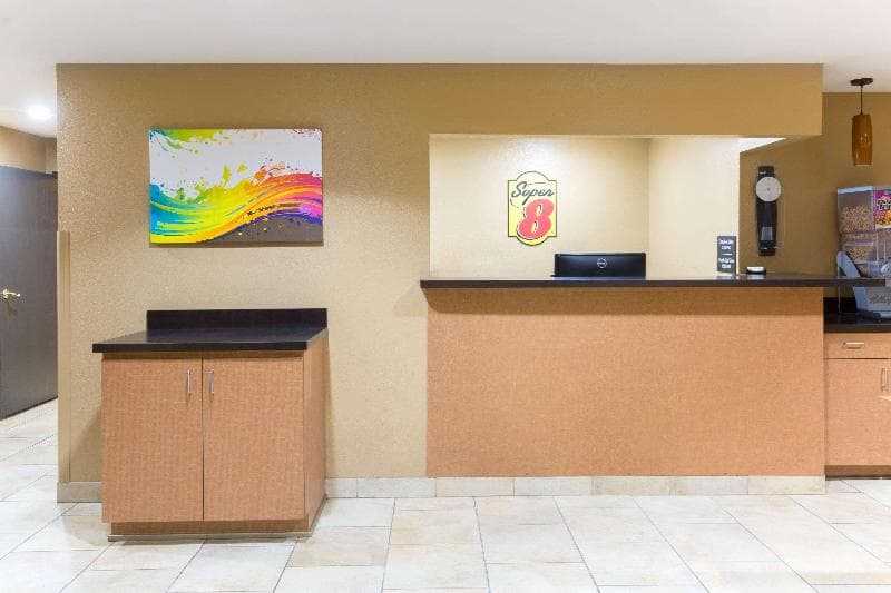 Super 8 by Wyndham Radcliff Ft. Knox Area 4