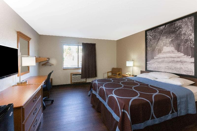 Super 8 by Wyndham Radcliff Ft. Knox Area 3