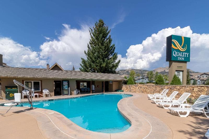 Quality Inn Near Rocky Mountain National Park 4