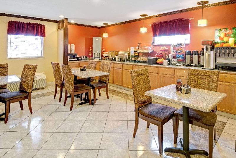 Ramada By Wyndham El Paso 4
