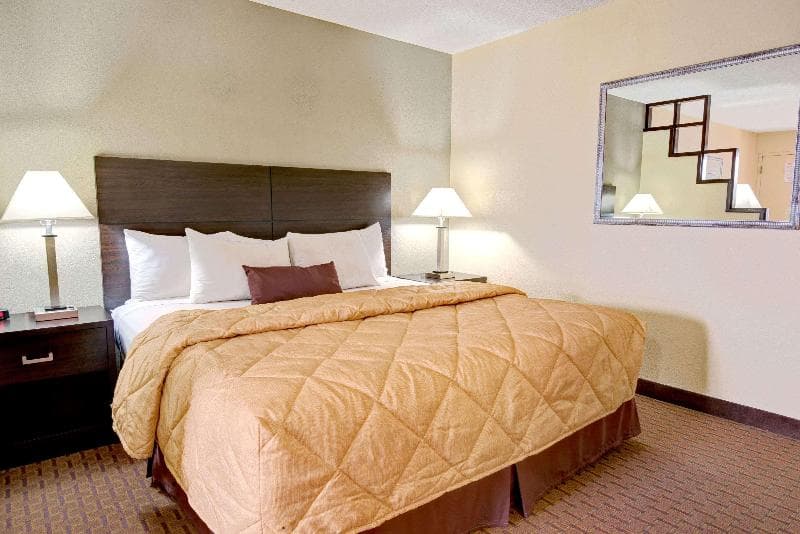 Ramada By Wyndham El Paso 5