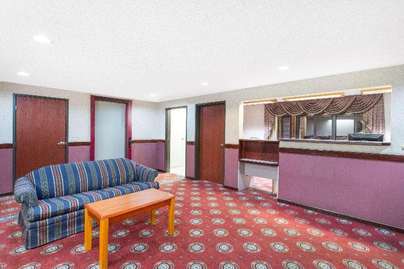 Days Inn by Wyndham Effingham 5