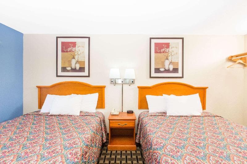 Days Inn by Wyndham Effingham 4