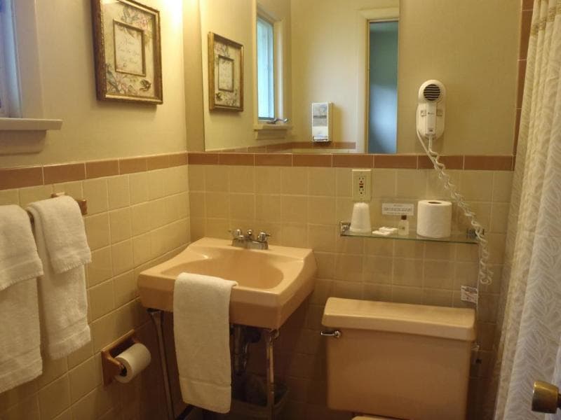 Glass House Inn photo 1