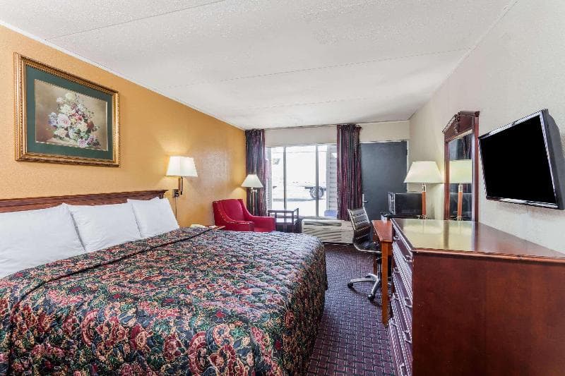 Days Inn By Wyndham Seymour photo 1