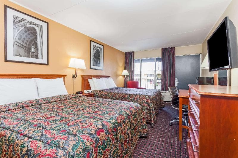 Days Inn By Wyndham Seymour 3