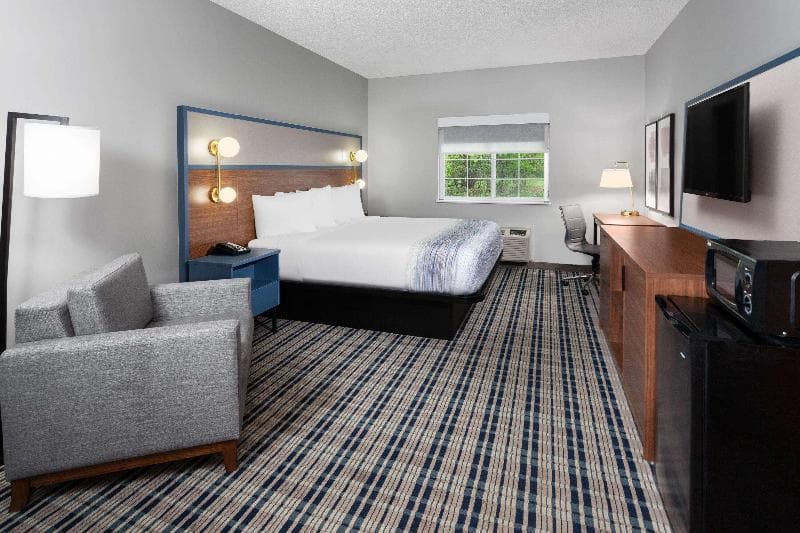 Super 8 By Wyndham Eagle River 3