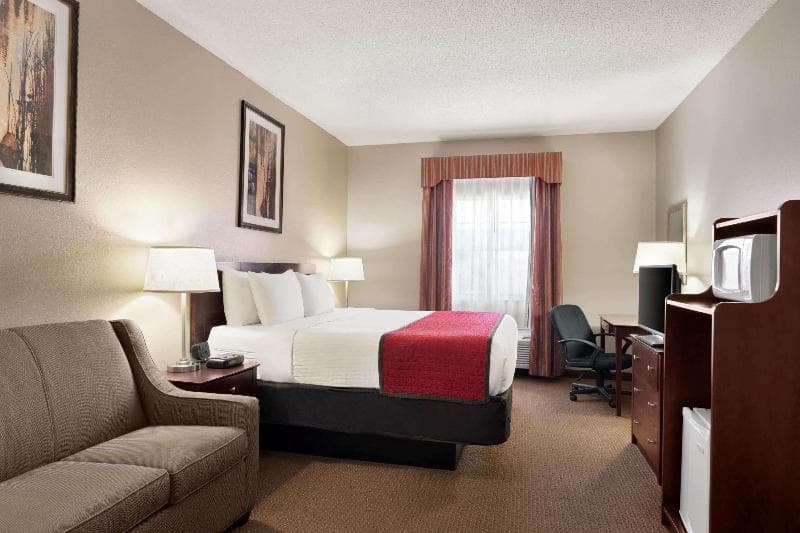 Ramada by Wyndham Elizabethtown 5