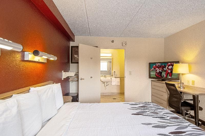 Red Roof Inn Erie – I-90 4