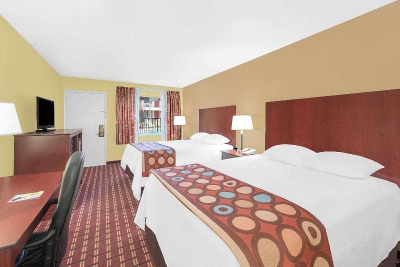 Super 8 By Wyndham Kerrville 1