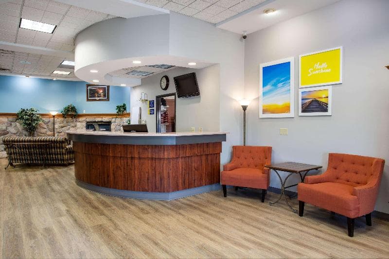 Days Inn by Wyndham Marquette 5