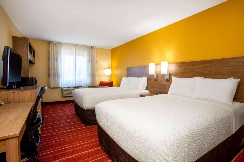 Days Inn by Wyndham Marquette photo 1