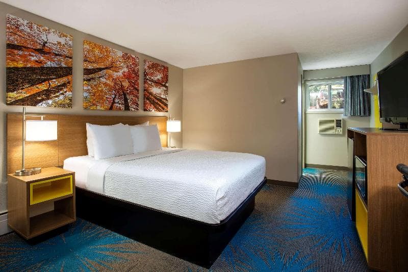 Days Inn by Wyndham Marquette 4