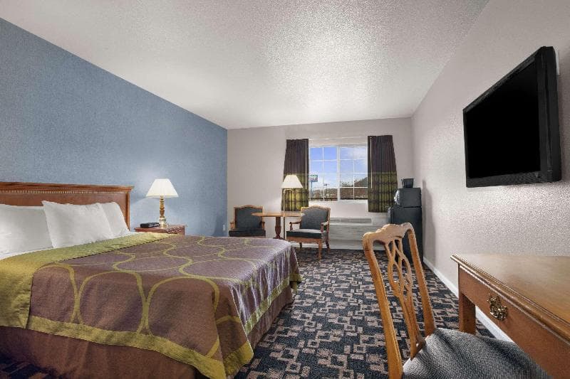Super 8 By Wyndham Springfield/Eugene photo 1