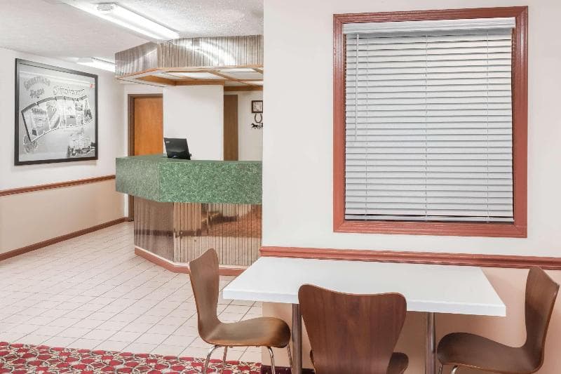 Super 8 by Wyndham Shipshewana 4