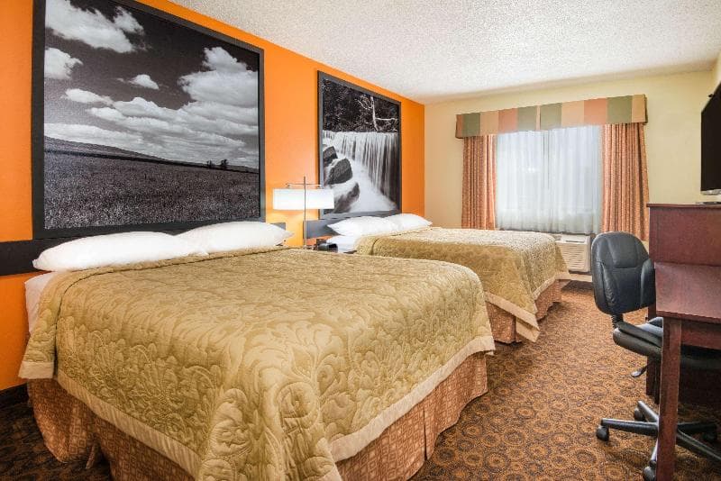 Super 8 by Wyndham Emporia 3