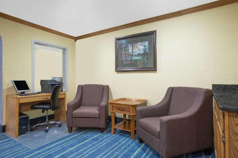 Days Inn By Wyndham Grand Island 5