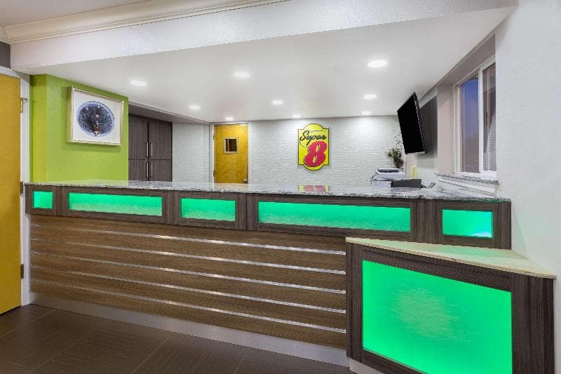 Super 8 By Wyndham Fortuna 5