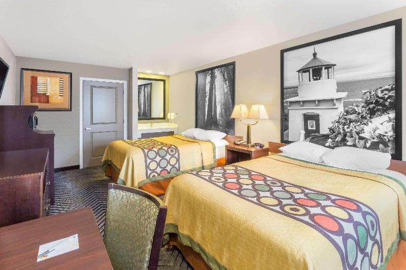 Super 8 By Wyndham Fortuna photo 1