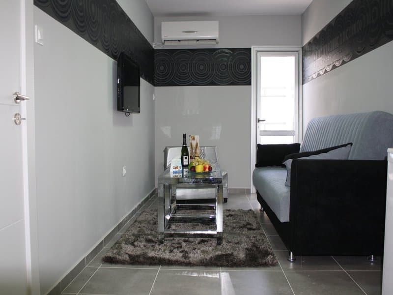 Rich Luxury Suites 3