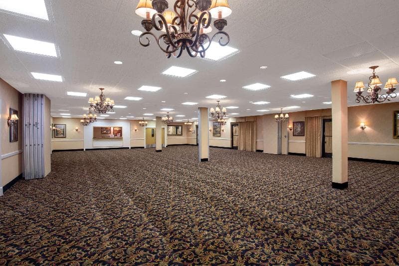 Super 8 by Wyndham Erie/I-90 photo 1