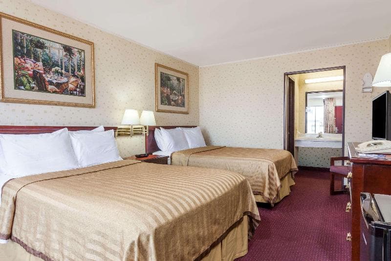 Travelodge by Wyndham Seymour 3