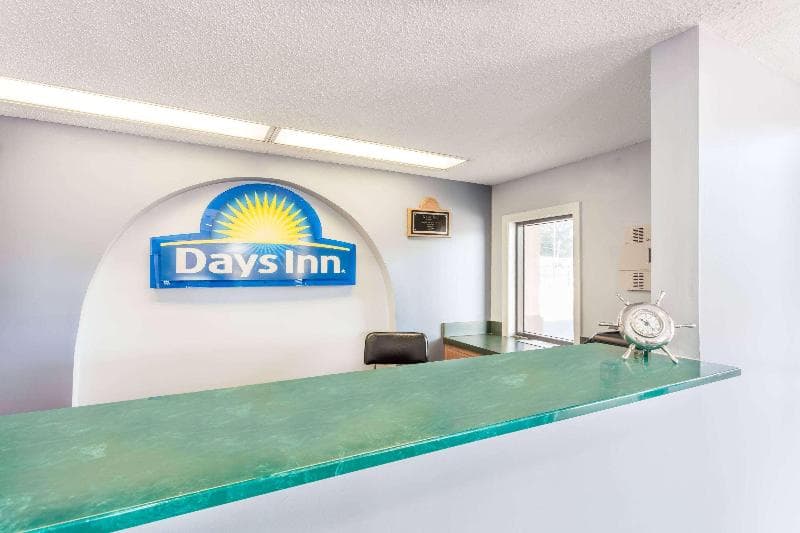 Days Inn By Wyndham Clinton 5