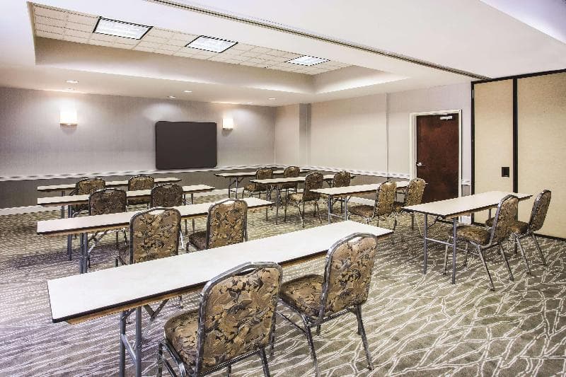 La Quinta Inn & Suites by Wyndham Newark - Elkton photo 1