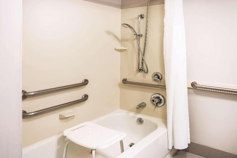La Quinta Inn & Suites by Wyndham Newark - Elkton 4