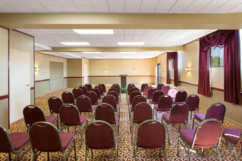 Days Inn by Wyndham Hillsborough 4
