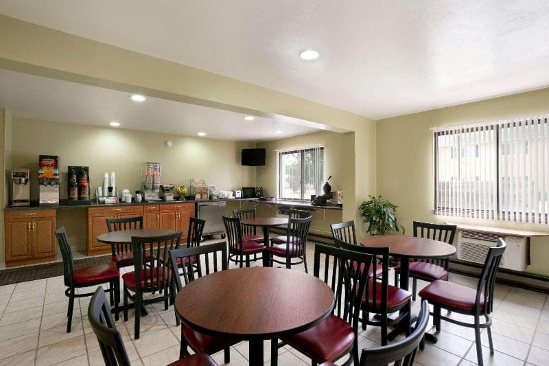 Super 8 By Wyndham Eau Claire 2