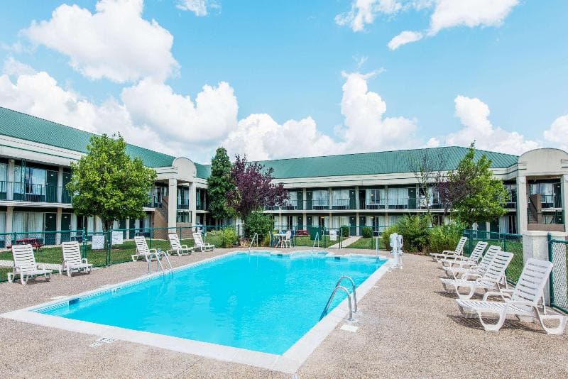 Days Inn By Wyndham Elizabethtown 4