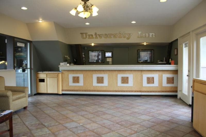 University Inn & Suites 2
