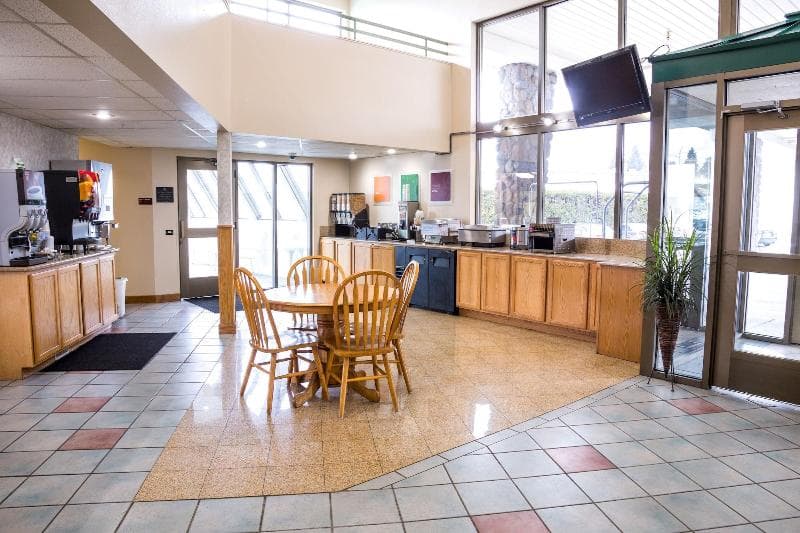 Cedars Inn 4