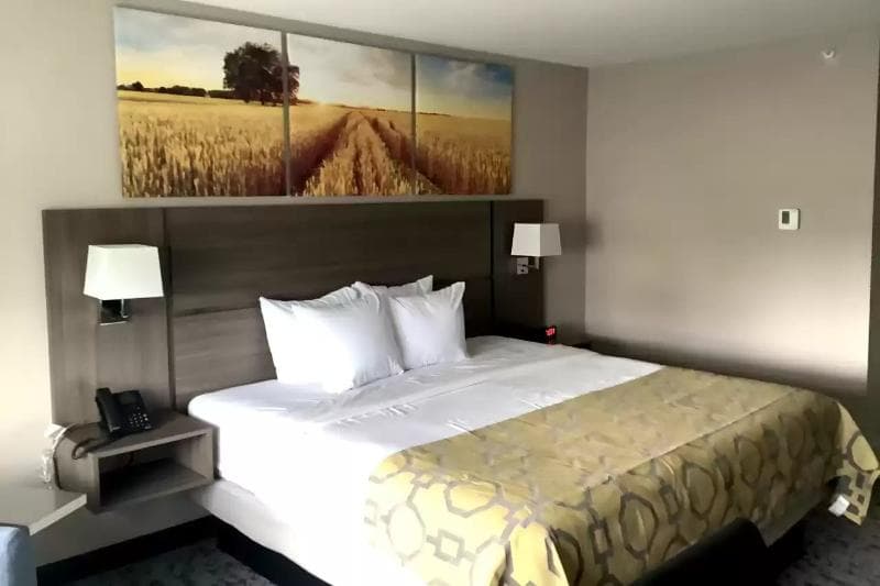 Clarion Pointe Mattoon Near University 5