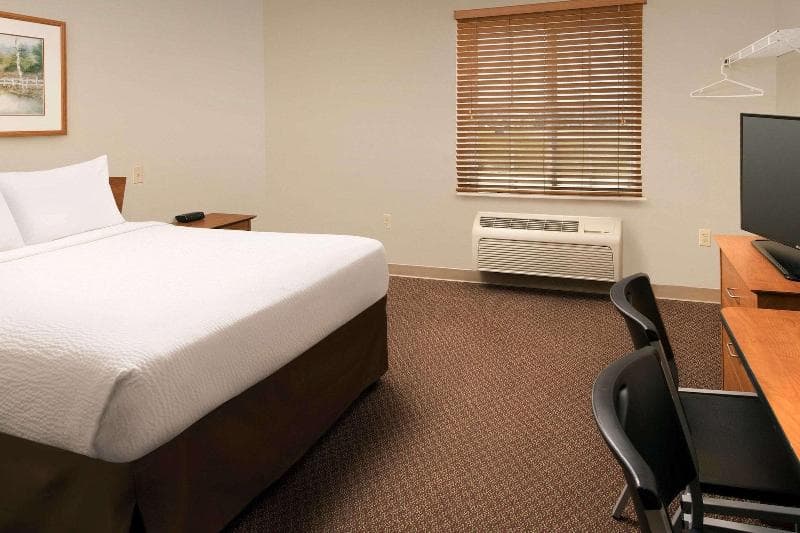 Woodspring Suites Evansville 2