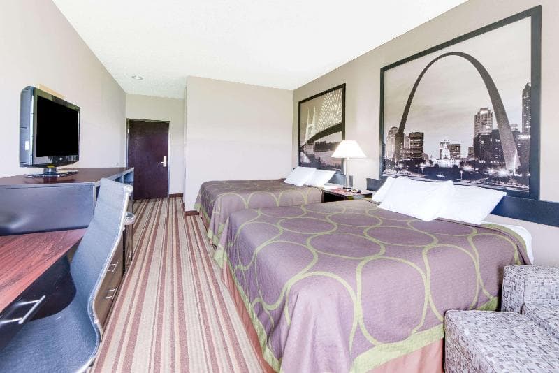 Super 8 by Wyndham Monett photo 1