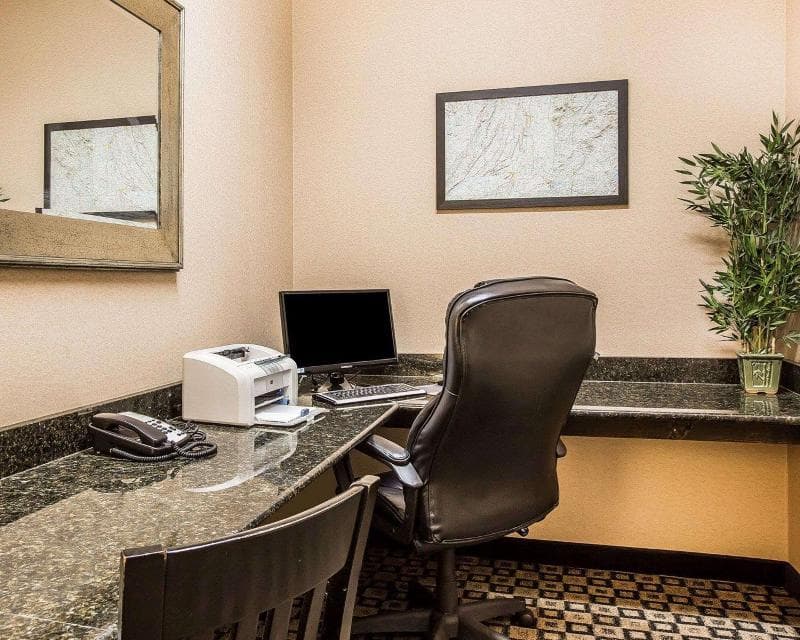 Comfort Inn & Suites photo 1