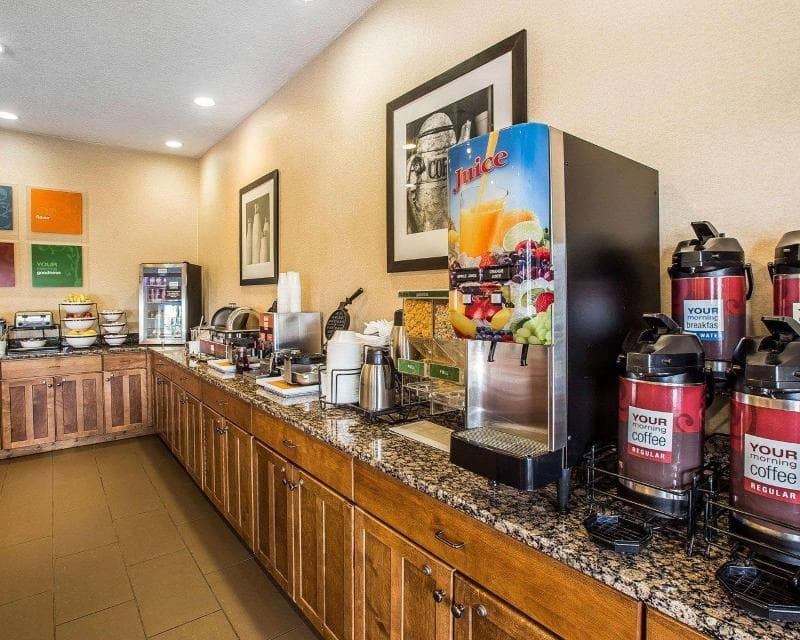 Comfort Inn & Suites 3