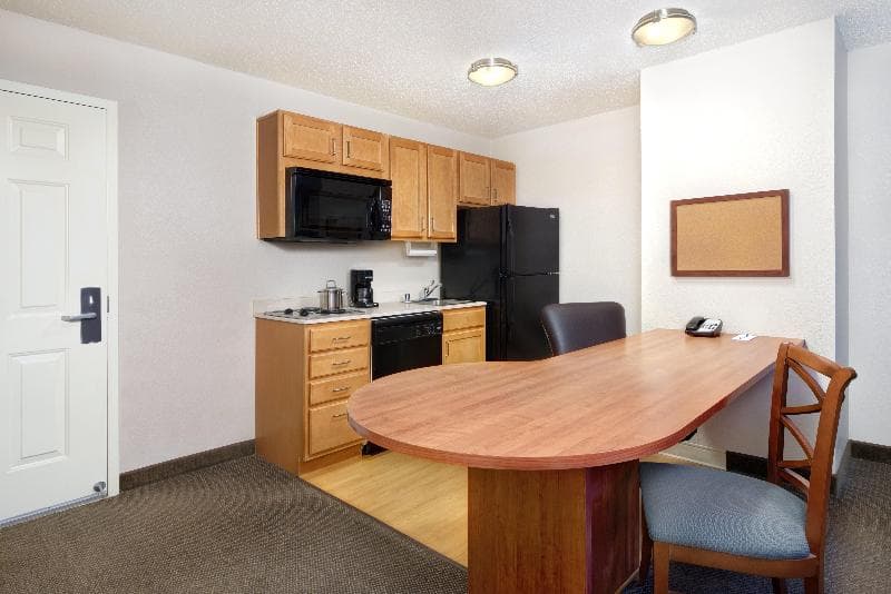 Candlewood Suites Kenosha 3